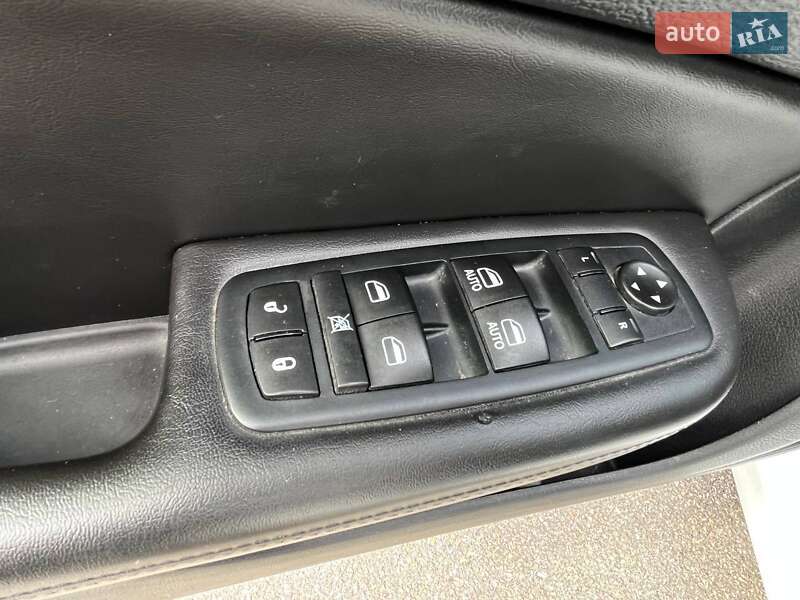 Седан Chrysler 200 2016 в Харкові