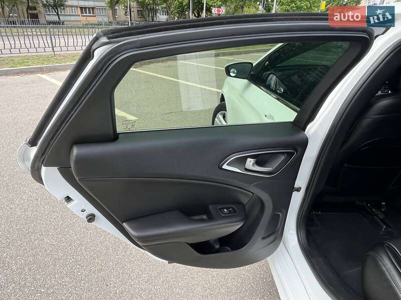 Седан Chrysler 200 2016 в Харкові