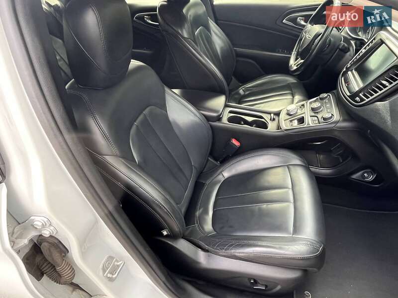 Седан Chrysler 200 2016 в Харкові