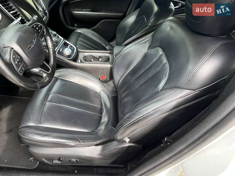 Седан Chrysler 200 2016 в Харкові