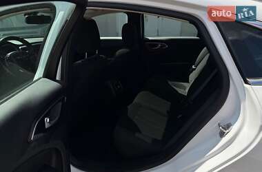 Седан Chrysler 200 2015 в 