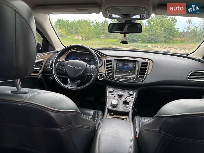 Седан Chrysler 200 2015 в Вишгороді