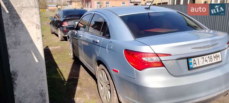 Седан Chrysler 200 2014 в Киеве
