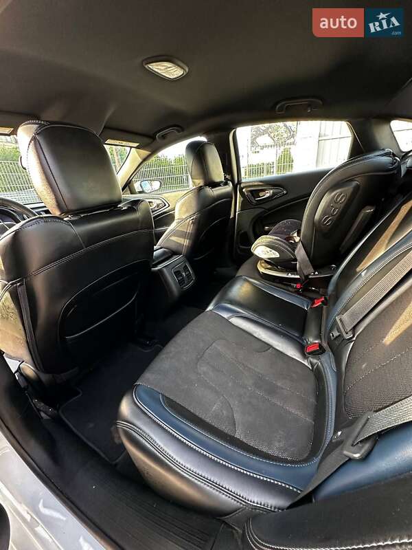 Седан Chrysler 200 2015 в Бердичеве