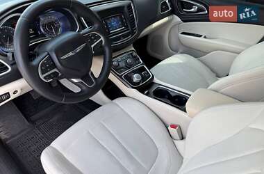 Седан Chrysler 200 2015 в 