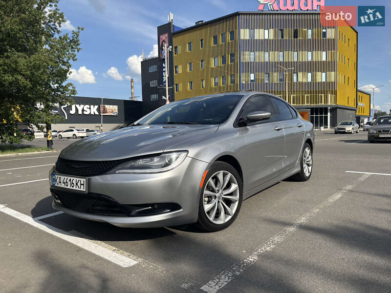 Седан Chrysler 200 2015 в 