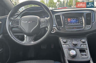 Седан Chrysler 200 2015 в 