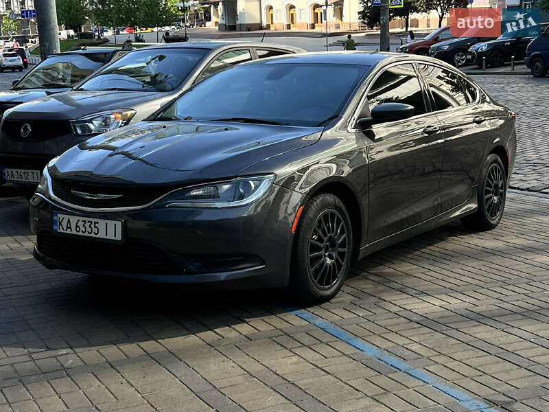 Седан Chrysler 200 2015 в 