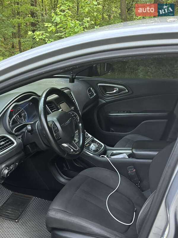 Седан Chrysler 200 2014 в Львові