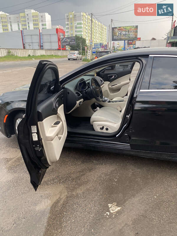 Седан Chrysler 200 2015 в Киеве