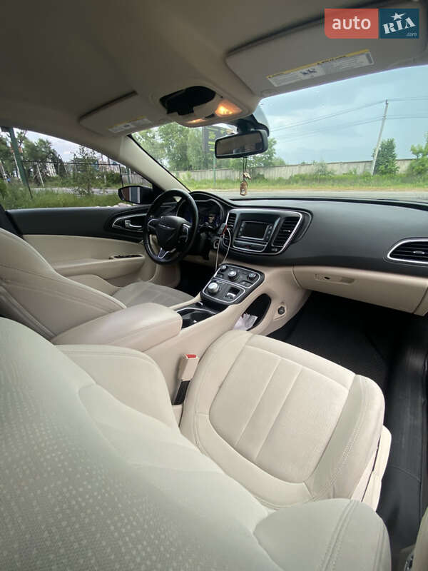Седан Chrysler 200 2015 в Киеве