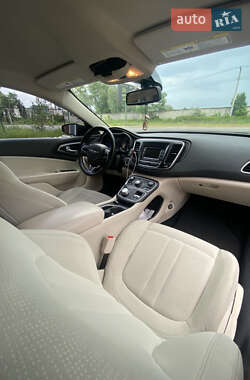 Седан Chrysler 200 2015 в 