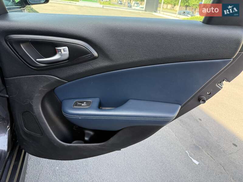 Седан Chrysler 200 2015 в Одессе