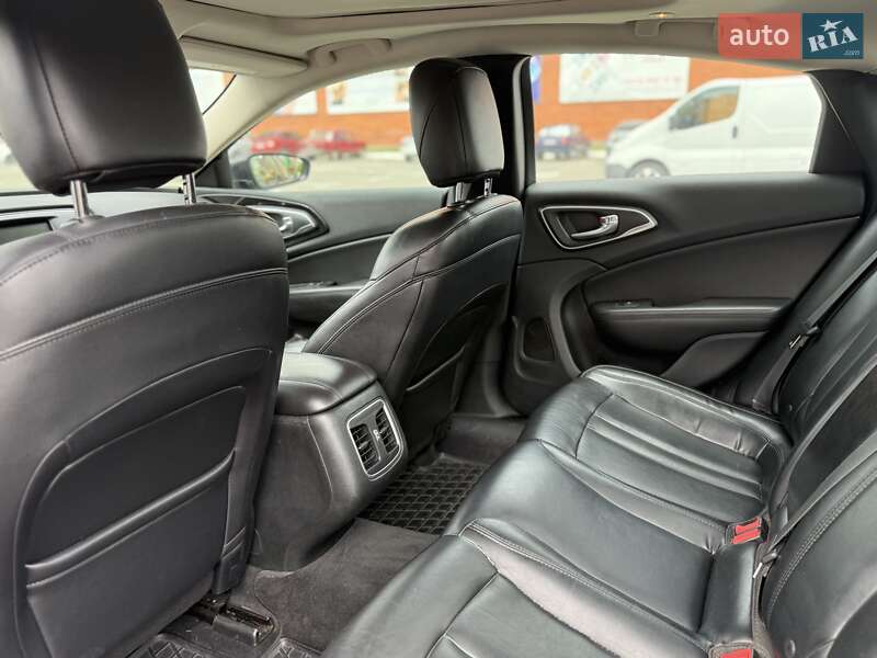 Седан Chrysler 200 2014 в Киеве фото 5 Седан Chrysler 200 2014 в Киеве