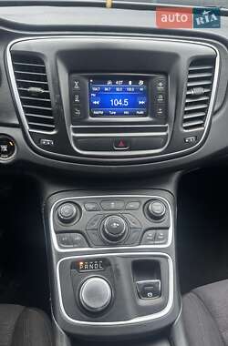 Седан Chrysler 200 2015 в 