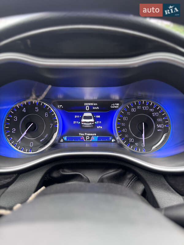 Седан Chrysler 200 2015 в Переяславе