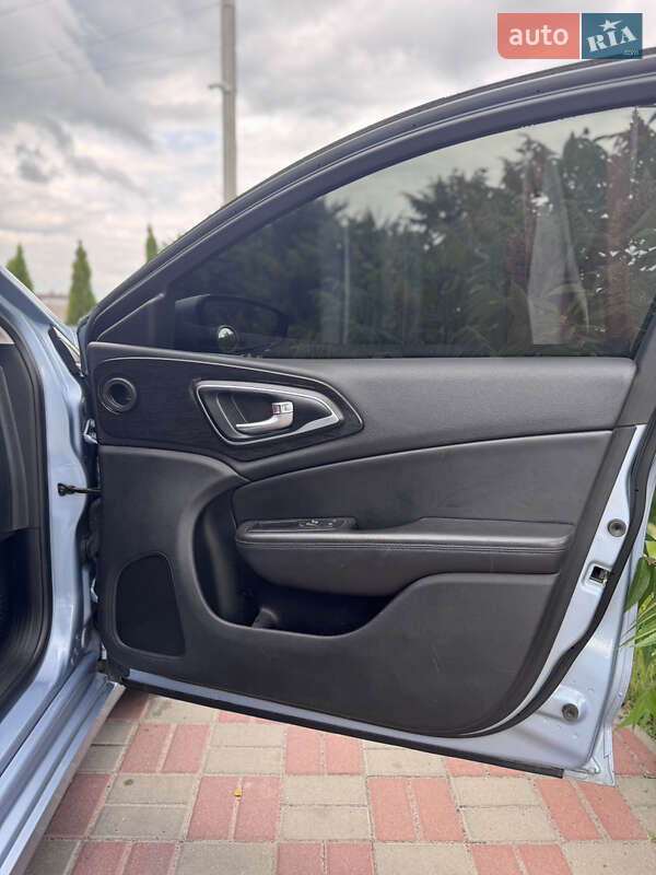 Седан Chrysler 200 2015 в Переяславе