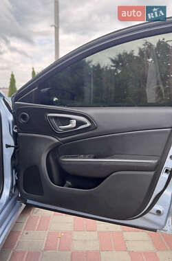 Седан Chrysler 200 2015 в 