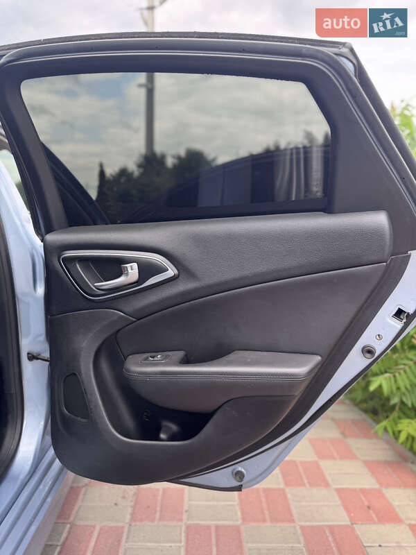 Седан Chrysler 200 2015 в Переяславе