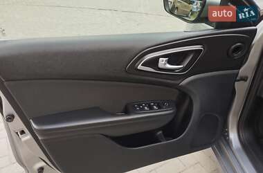 Седан Chrysler 200 2015 в 