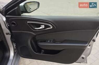 Седан Chrysler 200 2015 в 