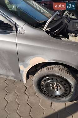 Седан Chrysler 200 2015 в 