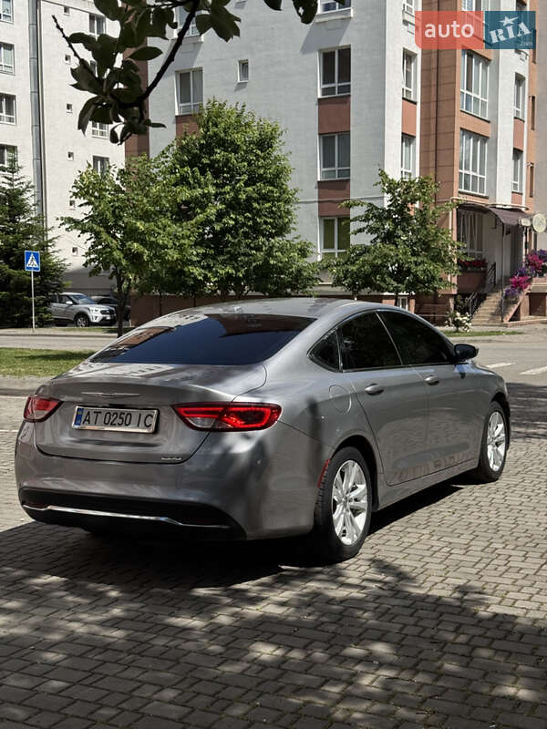 Седан Chrysler 200 2015 в Ивано-Франковске