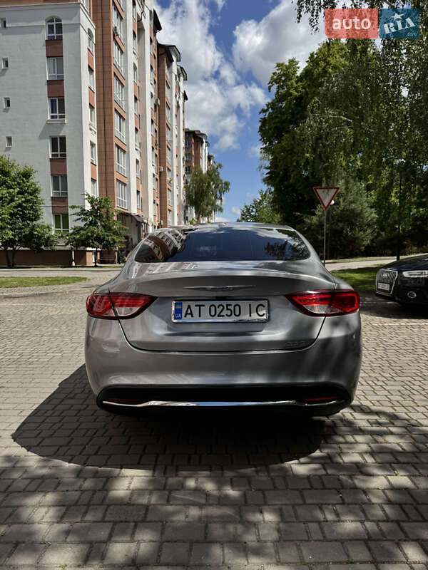 Седан Chrysler 200 2015 в Ивано-Франковске