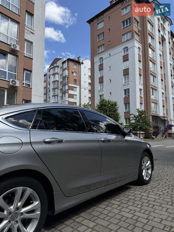 Седан Chrysler 200 2015 в Ивано-Франковске