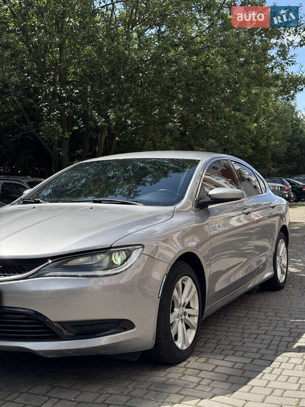 Седан Chrysler 200 2015 в Ивано-Франковске