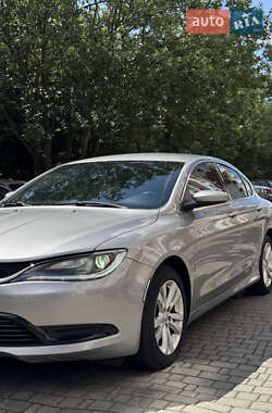 Седан Chrysler 200 2015 в 