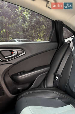 Седан Chrysler 200 2015 в 
