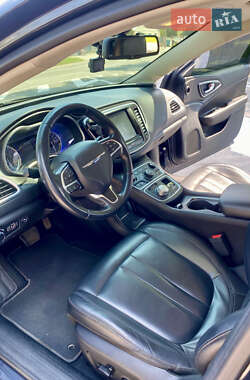 Седан Chrysler 200 2016 в 