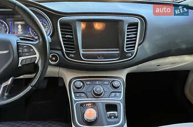 Седан Chrysler 200 2015 в 