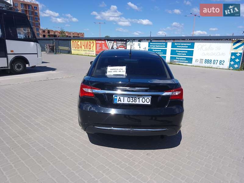 Седан Chrysler 200 2013 в Ирпене