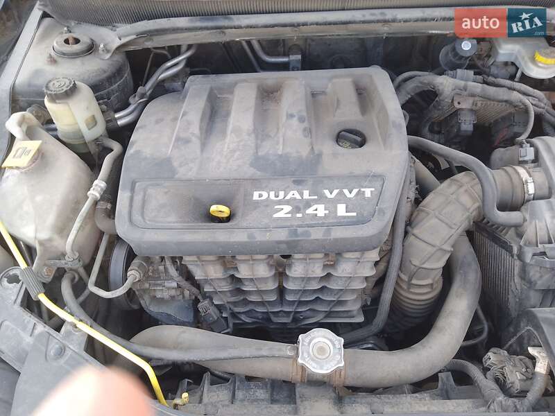 Седан Chrysler 200 2013 в Ирпене