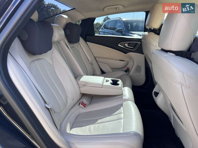 Седан Chrysler 200 2016 в Нововолинську фото 42 Седан Chrysler 200 2016 в Нововолинську