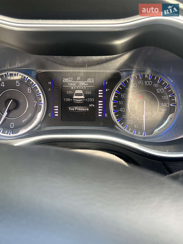 Седан Chrysler 200 2014 в Киеве