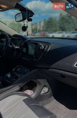Седан Chrysler 200 2015 в 
