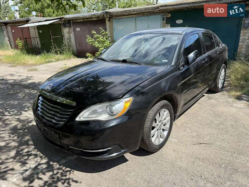 Седан Chrysler 200 2013 в Ладыжине