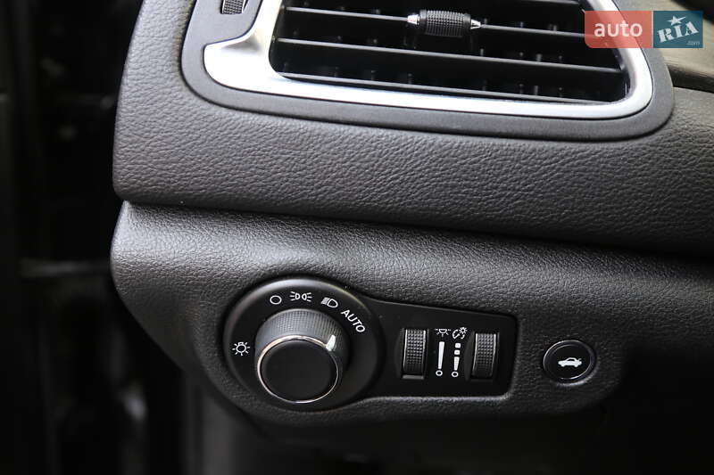 Седан Chrysler 200 2015 в Києві