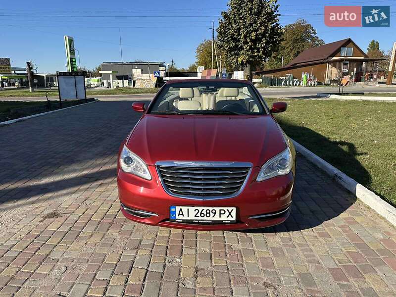Кабриолет Chrysler 200 2011 в 
