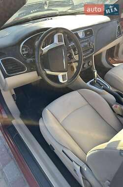 Кабриолет Chrysler 200 2011 в 