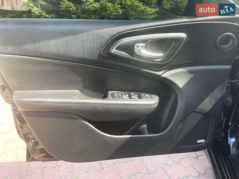 Седан Chrysler 200 2014 в Шепетовке