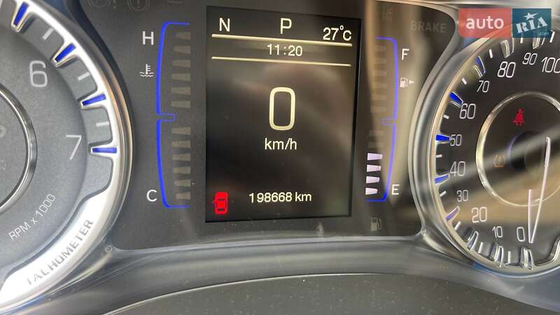 Седан Chrysler 200 2015 в Кропивницком