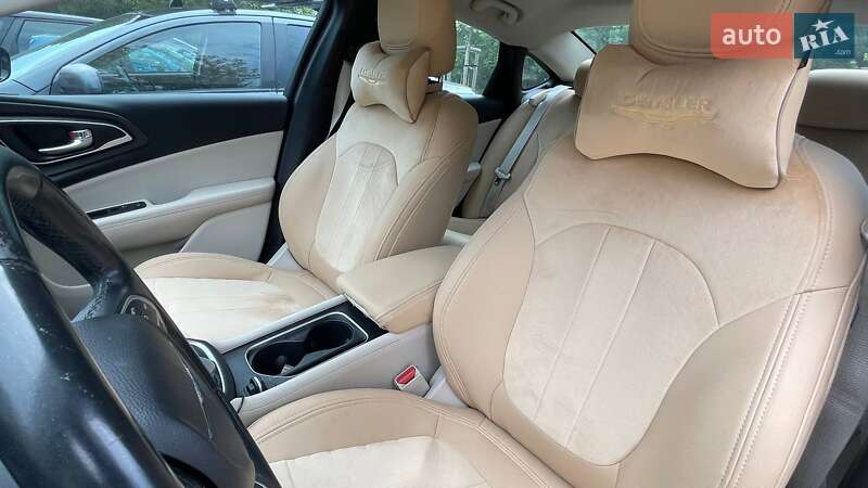 Седан Chrysler 200 2015 в Кропивницком