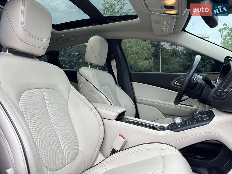 Седан Chrysler 200 2014 в Киеве