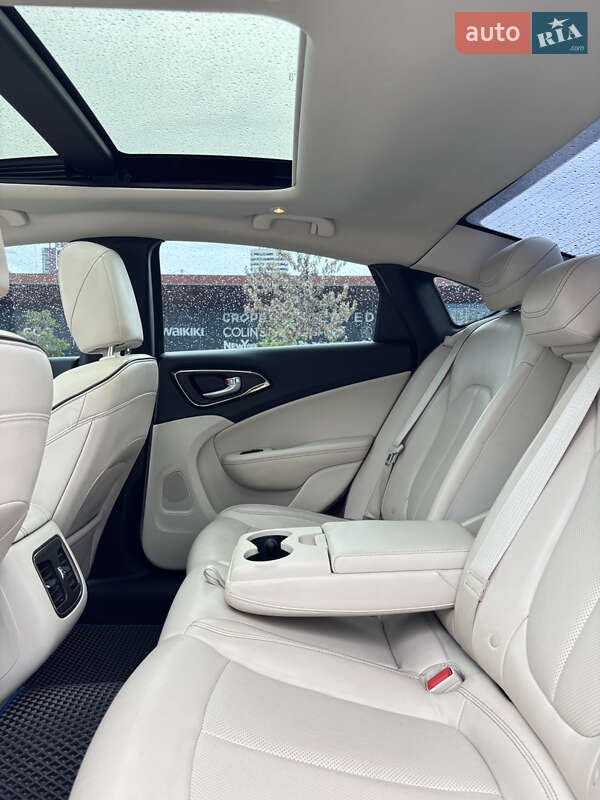 Седан Chrysler 200 2014 в Киеве