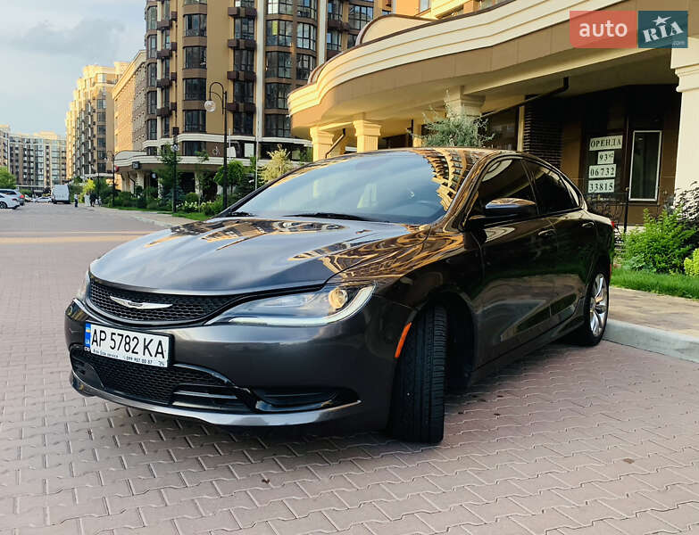Седан Chrysler 200 2015 в Киеве