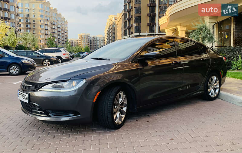 Седан Chrysler 200 2015 в Киеве